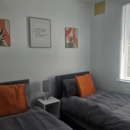 St Albans City Stays - Near Luton Airport - St Albans Abbey & City Train Station - Close To London- Harry Potter World - The Odyssey Cinema - Abbey Cathedral- Contractors I Business I Leisure- Sleeps Upto 6 People エクステリア 写真
