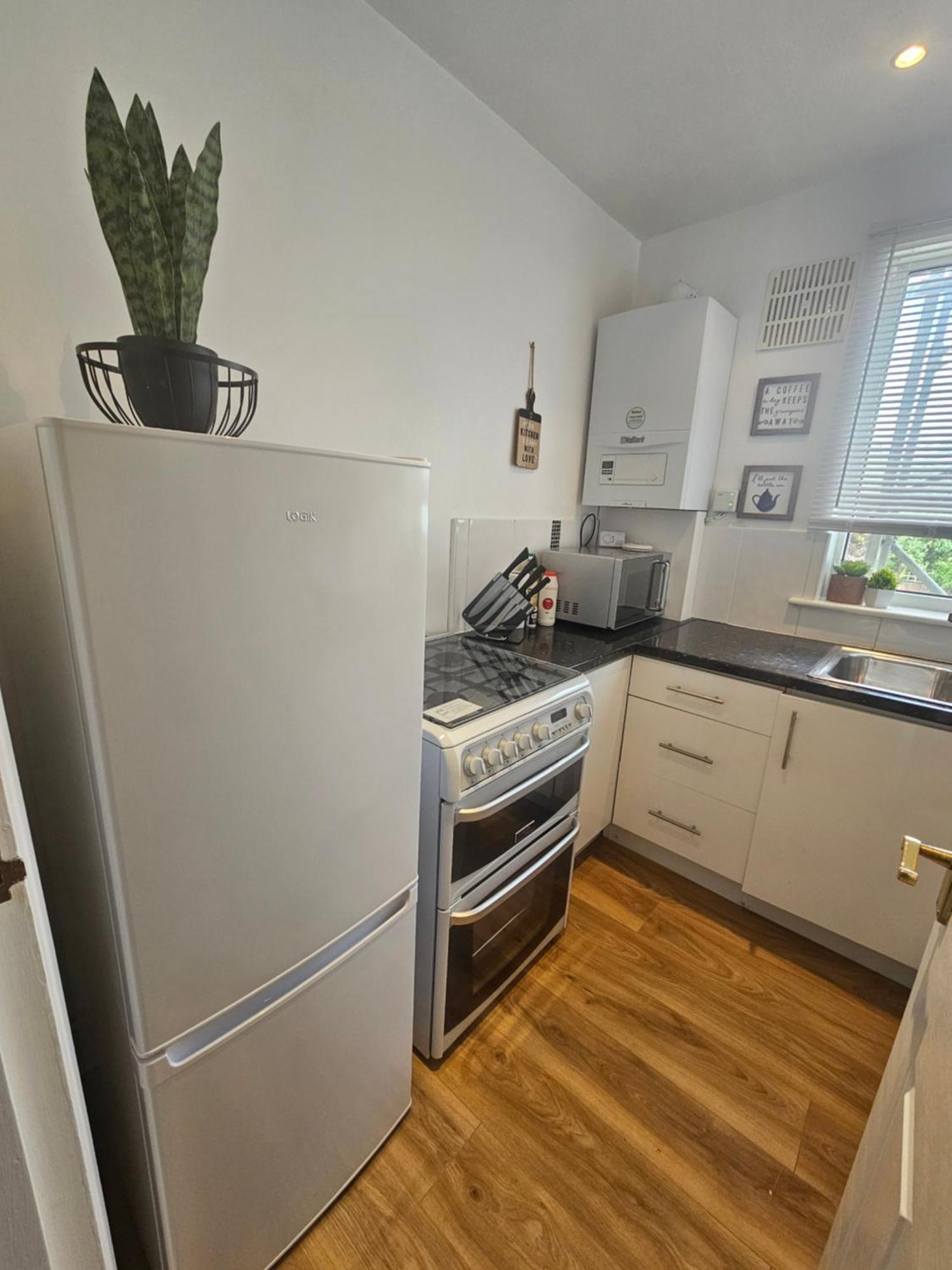 St Albans City Stays - Near Luton Airport - St Albans Abbey & City Train Station - Close To London- Harry Potter World - The Odyssey Cinema - Abbey Cathedral- Contractors I Business I Leisure- Sleeps Upto 6 People エクステリア 写真