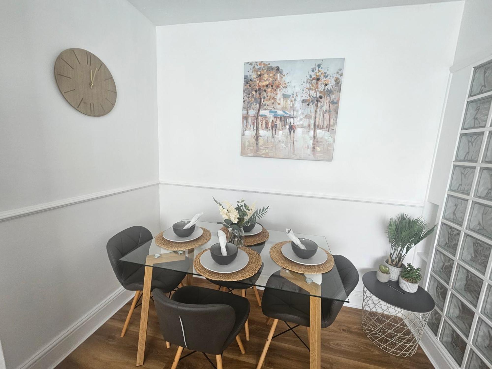 St Albans City Stays - Near Luton Airport - St Albans Abbey & City Train Station - Close To London- Harry Potter World - The Odyssey Cinema - Abbey Cathedral- Contractors I Business I Leisure- Sleeps Upto 6 People エクステリア 写真