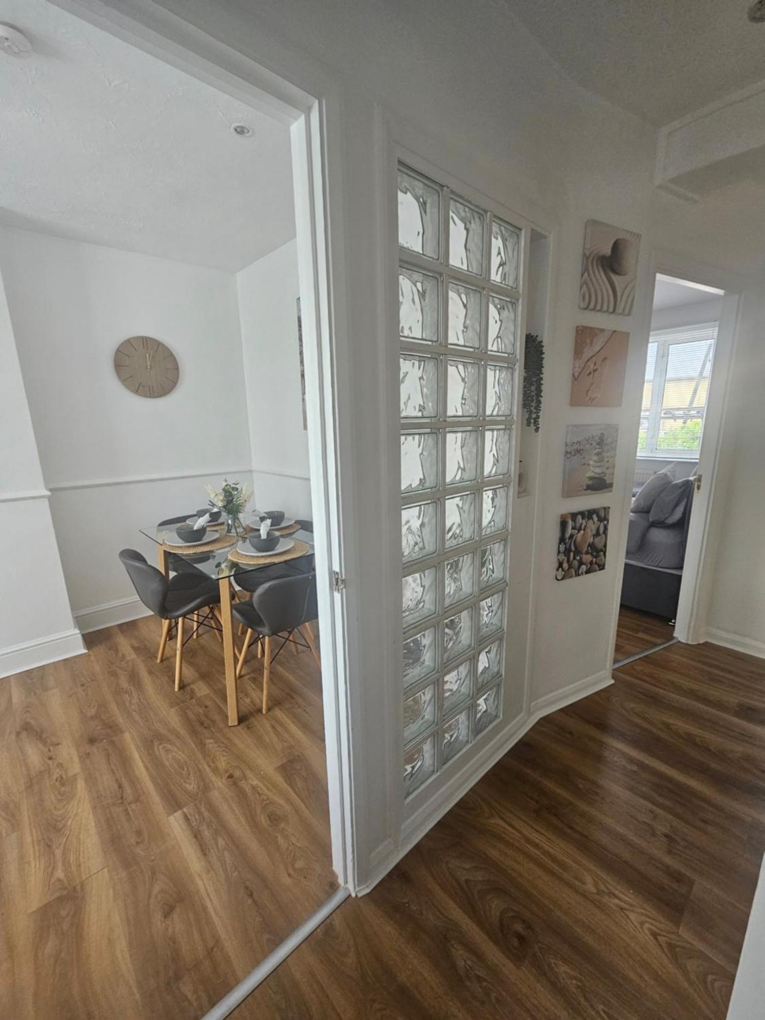 St Albans City Stays - Near Luton Airport - St Albans Abbey & City Train Station - Close To London- Harry Potter World - The Odyssey Cinema - Abbey Cathedral- Contractors I Business I Leisure- Sleeps Upto 6 People エクステリア 写真