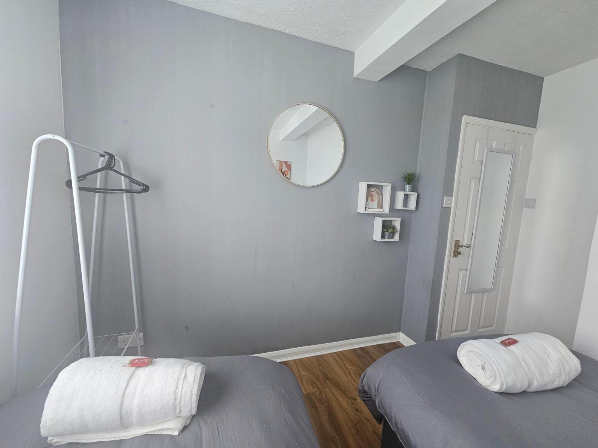 St Albans City Stays - Near Luton Airport - St Albans Abbey & City Train Station - Close To London- Harry Potter World - The Odyssey Cinema - Abbey Cathedral- Contractors I Business I Leisure- Sleeps Upto 6 People エクステリア 写真