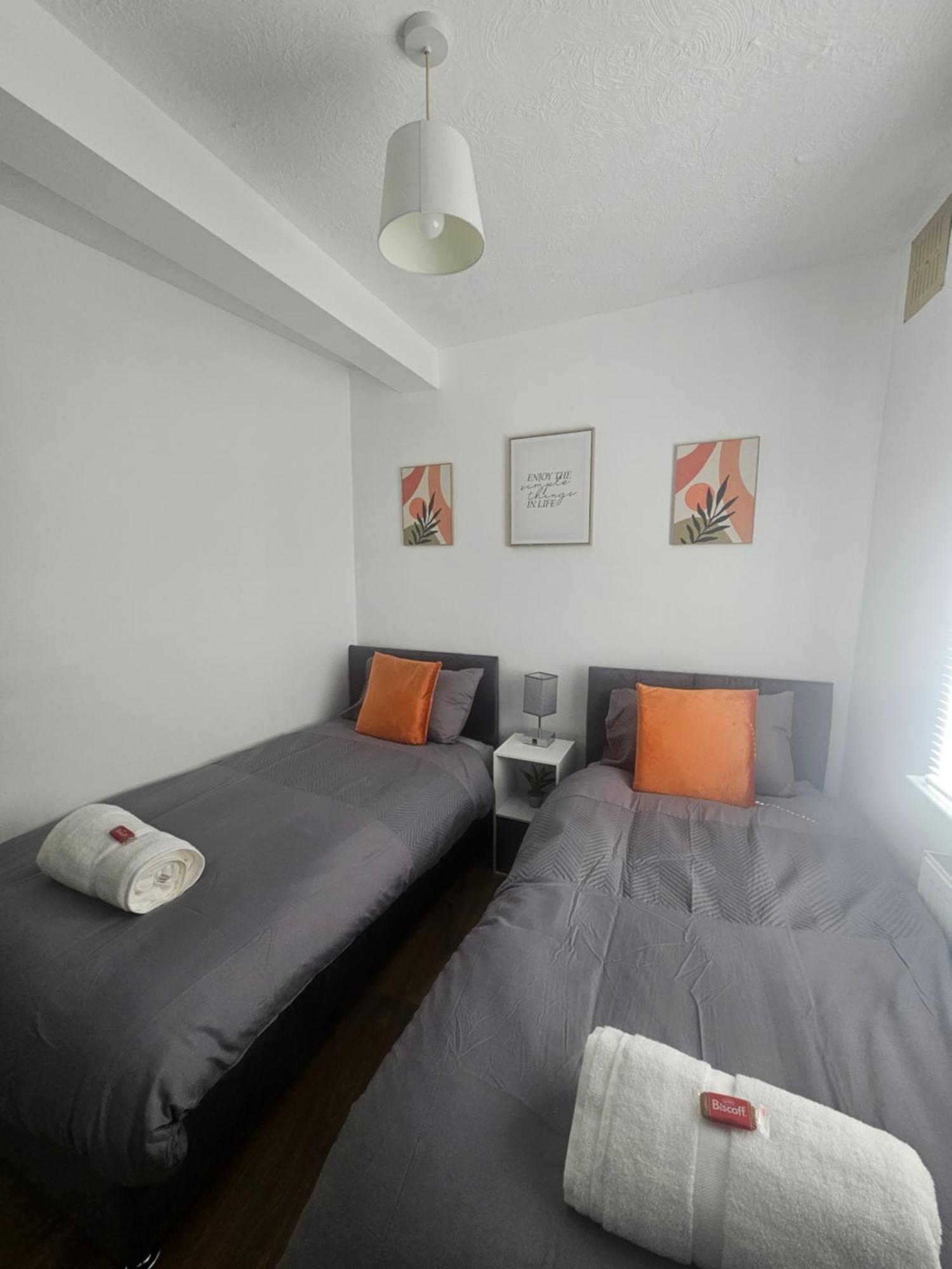 St Albans City Stays - Near Luton Airport - St Albans Abbey & City Train Station - Close To London- Harry Potter World - The Odyssey Cinema - Abbey Cathedral- Contractors I Business I Leisure- Sleeps Upto 6 People エクステリア 写真