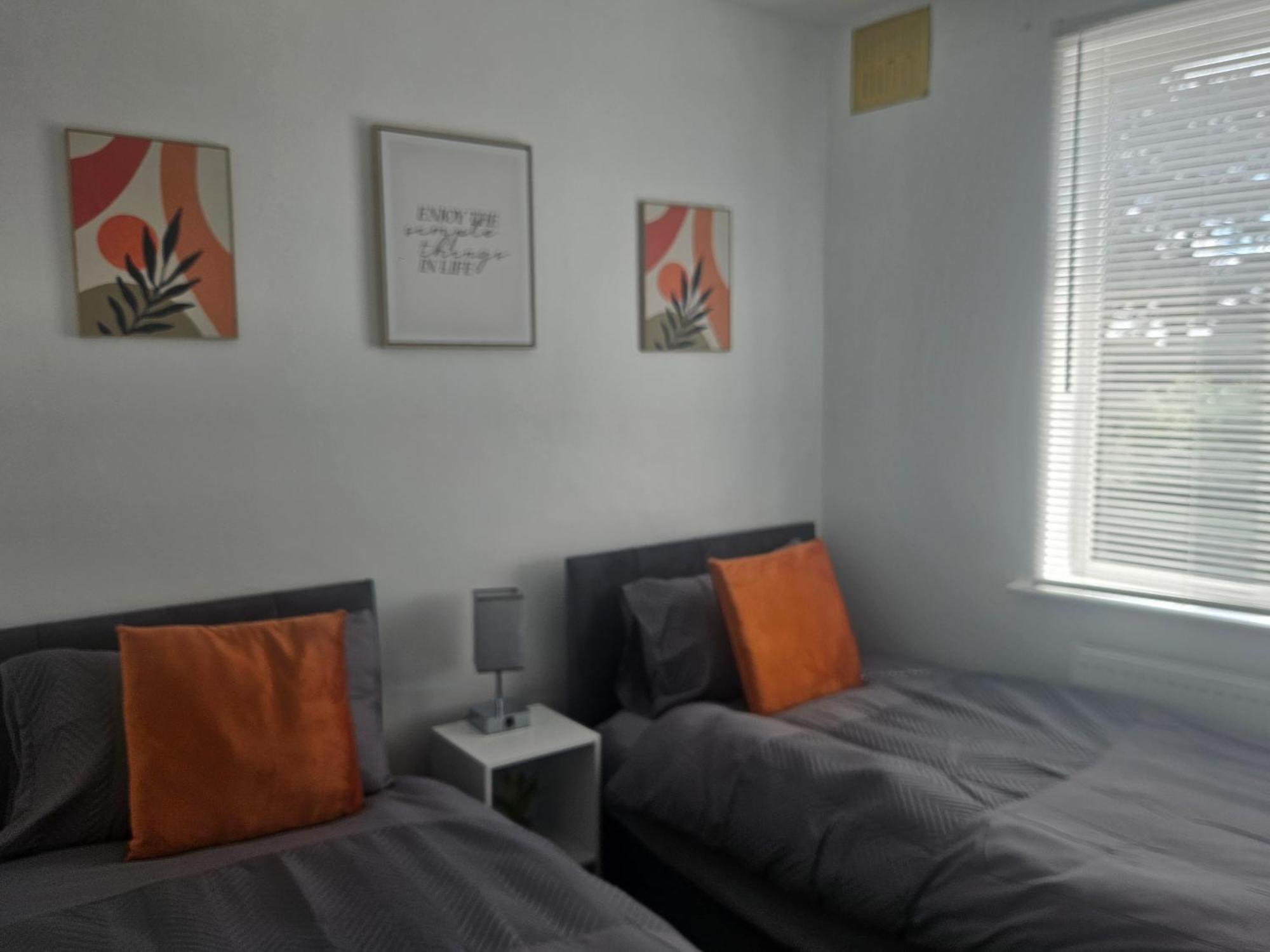St Albans City Stays - Near Luton Airport - St Albans Abbey & City Train Station - Close To London- Harry Potter World - The Odyssey Cinema - Abbey Cathedral- Contractors I Business I Leisure- Sleeps Upto 6 People エクステリア 写真