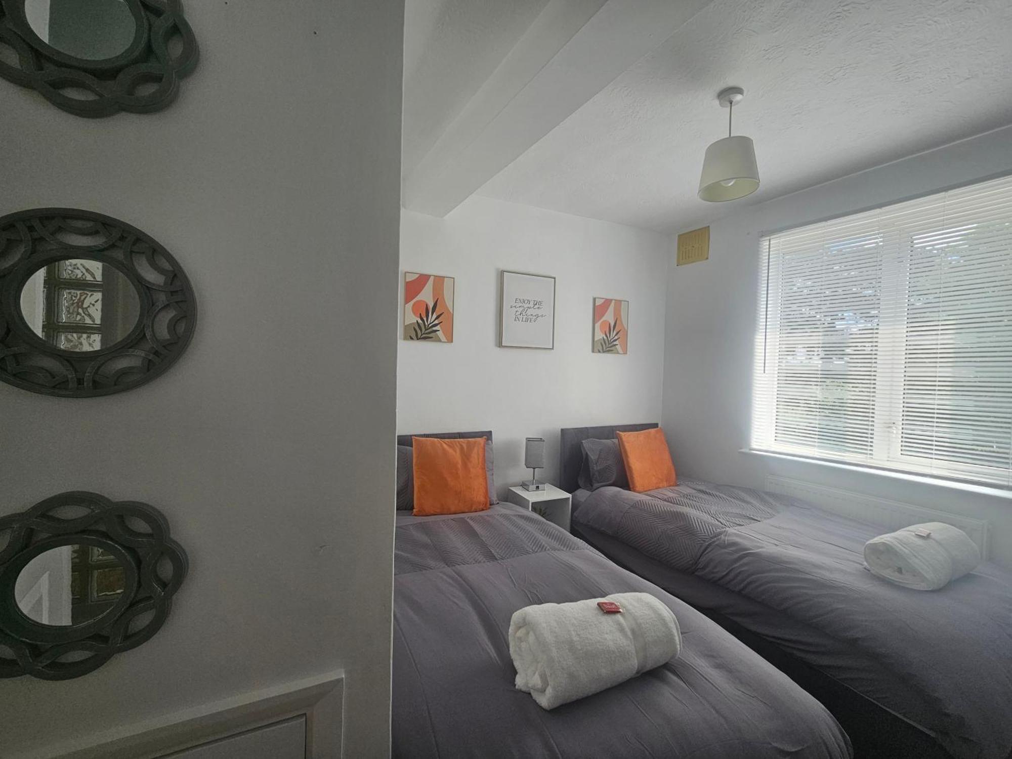 St Albans City Stays - Near Luton Airport - St Albans Abbey & City Train Station - Close To London- Harry Potter World - The Odyssey Cinema - Abbey Cathedral- Contractors I Business I Leisure- Sleeps Upto 6 People エクステリア 写真