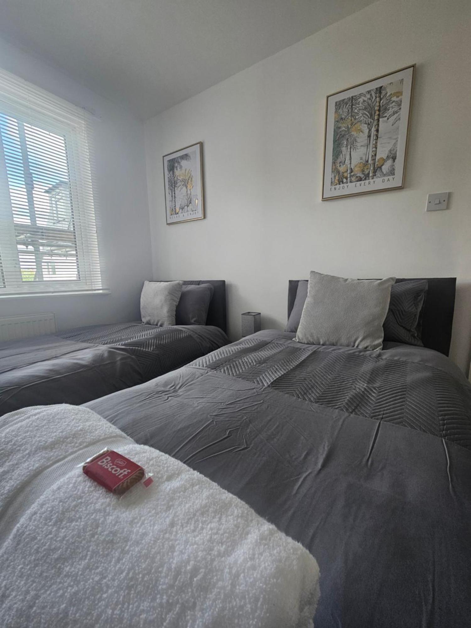 St Albans City Stays - Near Luton Airport - St Albans Abbey & City Train Station - Close To London- Harry Potter World - The Odyssey Cinema - Abbey Cathedral- Contractors I Business I Leisure- Sleeps Upto 6 People エクステリア 写真